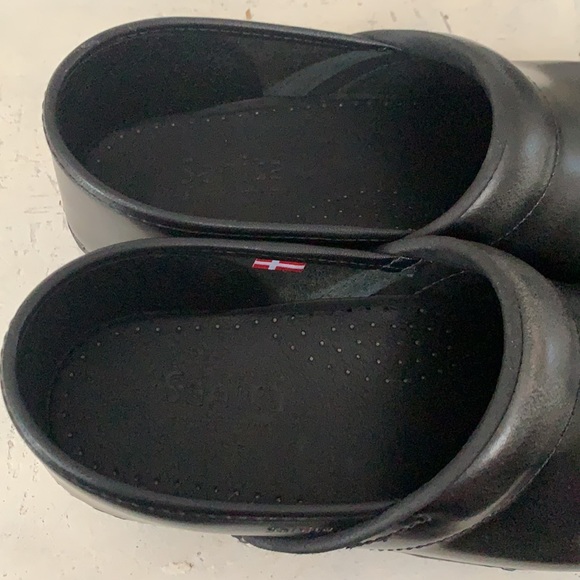 Clogs - Picture 7 of 12